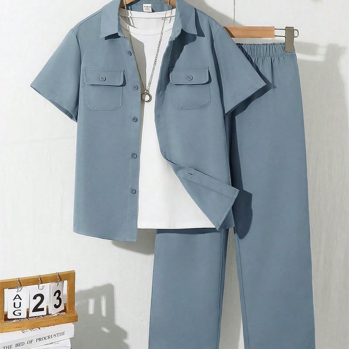Set de 2 piezas de camisa de manga corta con bolsillo en el pecho de unicolor y pantalones de cintura elástica para niño preadolescente, adecuado pa