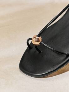 SHUZIA Giày sandal nữ màu đen giả da sang trọng mới, mũi vuông, quai cài, trang trí vàng, thoải mái cho kỳ nghỉ hè, du lịch. - màu đen - Xem 5