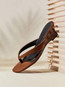 Solezae Sandal đế xuồng quai chữ T thanh lịch, sang trọng dành cho nữ. - màu nâu - Xem 6