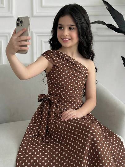 SHEIN Tween Girl Vintage Polka Dot Off Shoulder Dress, Smooth Fabric Design (Off Shoulder + Side Bow + Maxi Skirt, Brown Base With White Polka Dot Print), Soft Material Suitable For Spring, Summer And Autumn, Classic Polka Dot Element + Elegant Off Shoulder Silhouette Fit For Daily Wear, Birthday Party, Fitted But Not Tight, Easy To Style, Creating A Gentle Retro Girly Look