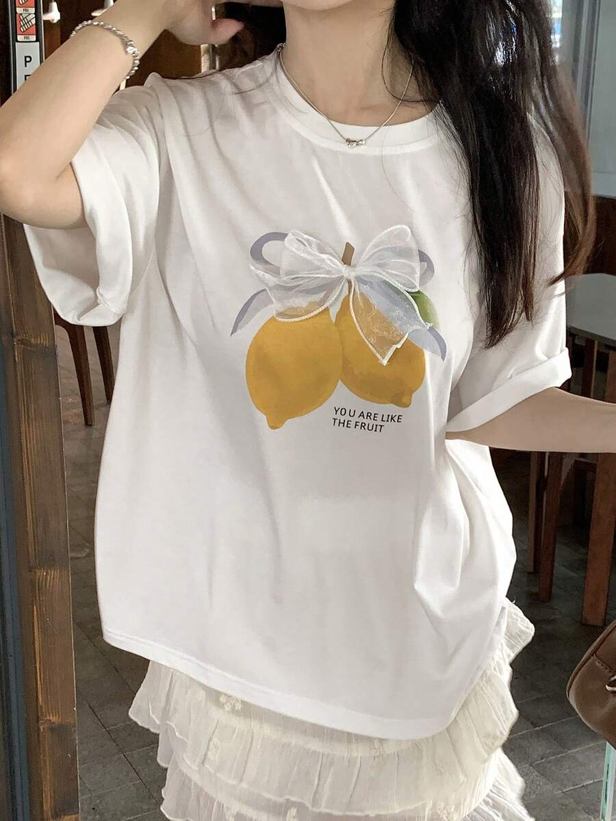 DAZY Áo thun nữ cổ tròn in chữ và hình trái cây, tay ngắn, kiểu dáng thường ngày, đa năng, in họa tiết. - trắng - Xem 1