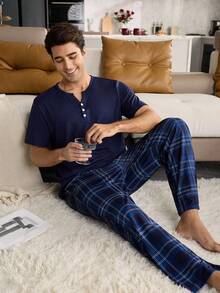 CoupledUp Set Piyama Pria Kasual Kerah V Kancing Lengan Pendek Motif Kotak-kotak - Navy Blue - View 5