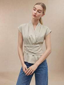 SHEIN BIZwear Áo kiểu nữ tay ngắn xếp ly, cổ chữ V, eo chéo, dáng suông, thích hợp mặc đi làm, công sở, dự tiệc, Ngày của Mẹ, dự tiệc cưới, lễ tốt nghiệp, xem hòa nhạc - Kiểu dáng thanh lịch. - Màu be - Xem 3