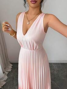 SHEIN Elenzya Robe élégante et romantique pour femmes, avec col en V sans manches, plis à la taille dans le dos et dégradé de couleurs - Multicolore - Voir 8