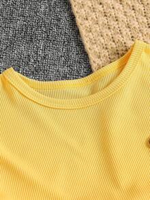 SHEIN Genkimix Kids Bộ 2 món cho bé trai 4-7 tuổi: Áo thun ngắn tay và quần short in hình gấu hoạt hình màu vàng dễ thương, thích hợp cho mùa hè. - Màu vàng - Xem 5
