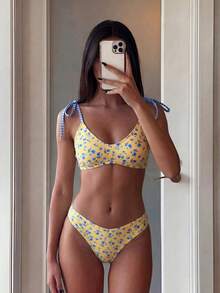 Swim Mod بيكيني بقطعتين مع أشرطة قابلة للتعديل، طبعة زهور صغيرة استوائية، للنساء، للشاطئ والحفلات العادية - متعدد الألوان - مشاهدة 1