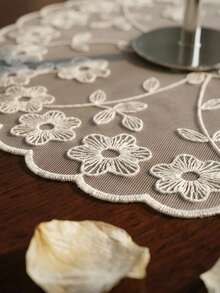 Cirelle 1件装刺绣小花餐垫，防滑静音托盘，精致花卉刺绣，底部防滑，静音设计，圆形，多种颜色可选，可重复使用，兼具装饰性和实用性，是家庭餐桌、厨房台面、咖啡桌、派对、野餐、房间装饰的理想之选，也是节日礼物、派对礼品、情人节礼物的完美之选，适合成人、男士、女士、家人和朋友使用。 - 彩色 - 查看 3