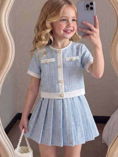 SHEIN Genkimix Kids Bộ trang phục gồm áo sơ mi ngắn tay cổ tròn cài một hàng khuy và chân váy xếp ly cho bé gái, thời trang cho cả tiệc tùng và mặc hàng ngày.