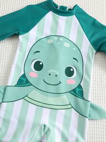 SHEIN Bubblio 男女宝宝/幼儿可爱海龟印花长袖防晒泳衣，适合海滩、度假村、游泳池 - 綠色 - 查看 5