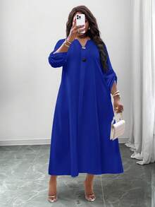SHEIN CURVE+ 2025春夏新款白色休闲卷边宽松日常连衣裙，百搭简约风，适合各种身材，包括大码、休闲、度假等场合，也适合海滩度假、毕业典礼、下午茶等场合。 - 寶藍色 - 查看 6