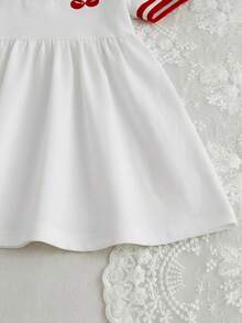 Cozy Pixies 女童白色翻领Polo衫式连衣裙，撞色领樱桃图案休闲连衣裙，适合外出、玩耍、聚会、上学、夏令营及各种场合。 - 白色 - 查看 7