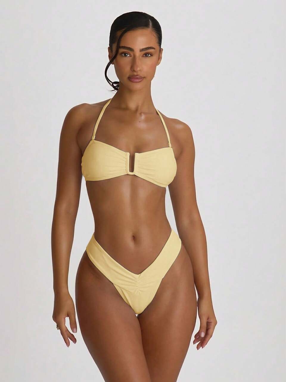 Żółty dół od bikini typu stringi z wysokim stanem i marszczeniem z przodu