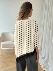 SHEIN LUNE 女士休闲纯色时尚波点不对称下摆蕾丝拼接T恤，百搭日常穿着，春夏休闲上衣，适合度假、夏季、春季、春假及各种场合，包括沙滩装、休闲衬衫、外套和夏季上衣。 - 彩色 - 查看 6