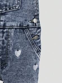 SHEIN 少女牛仔吊帶短褲，深藍色夏季牛仔布，刺繡「Best」字母與愛心，可調節肩帶金屬扣，休閒可愛度假穿搭 - 深色水洗藍 - 查看 8