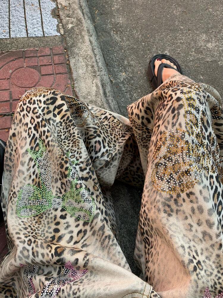 Women's Fashionable Rhinestone Bow Decor Loose Fit Wide Leg Leopard Print Jeans