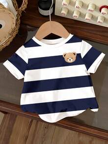SHEIN Áo thun ngắn tay cổ tròn tay ngắn kẻ sọc cổ điển, kiểu dáng giản dị, tối giản, mềm mại, dễ thương cho bé trai, thích hợp cho mùa xuân và mùa hè. - Nhiều màu - Xem 2