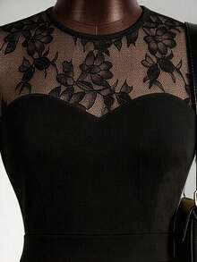 The Spring And Summer Elegant And Fitted Contrasted Lace Sheer Heart-Shaped Neckline Low-Cut Dress, With A French Hepburn Style Black Lace Patchwork Fitted Full-Skirted Dress, Belongs To A Cocktail Dress / Sophisticated Style. The Full-Skirt Is Decorated With Three Silver Metal Clasps On The Side, Adding Visual Highlights And Depth; The Hem Also Has A Lace Border, Enriching The Overall Details. Suitable For Occasions That Require Highlighting Elegance And Femininity, Such As Company Anniversarie - Black - View 4