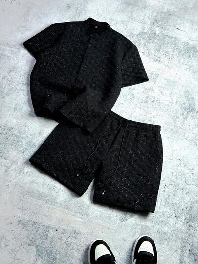 PAVTROS Conjunto de camiseta de manga corta y pantalones cortos de estilo casual diario para hombres, inspirado en INS, con cuello alto y textura jacquard de cielo nocturno. Su acabado brillante y cierre de botones lo hacen perfecto para festivales de música, vacaciones en la playa de Hawái y uso diario. También es un gran regalo para un novio o esposo. Conjunto de pantalones cortos para hombres, conjunto de dos piezas para hombres, conjunto de camisa de manga corta y pantalones cortos con textura de lámina de plata para hombres, conjunto de dos piezas para hombres