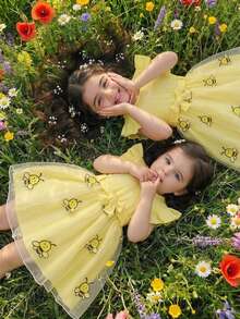 Souflis Souflis Vestido de Verão com Babados, Mangas Curtas e Cinto para Meninas Bebê, em Tecido de Tule Bordado Amarelo Claro Elegante e Doce, Combinado com Malha Canelada, Adequado para Uso Casual, Férias, Eventos Elegantes, Encontros, Visual Fofo - Amarelo - Visão 4