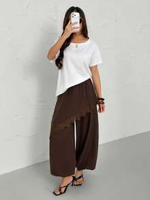 SHEIN PETITE Quần culottes hai mảnh màu nâu giả da kiểu dáng mùa xuân mới dành cho nữ, quần ống loe bất đối xứng viền ren, trang phục du lịch thời trang, quần thường ngày. Mùa hè. - màu nâu - Xem 7