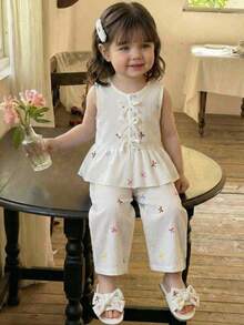 SHEIN Vintaside Kids 两件套女婴夏季套装，适合3个月至3岁，白色时尚可爱圆领无袖荷叶边上衣和松紧腰裤，柔软休闲，适合春夏季节各种场合，可作礼物、返校季、假期、夏季服装和旅行穿着。 - 白色 - 查看 3