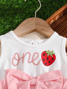 SHEIN Đầm chữ A không tay bằng vải lưới, thêu chữ và nơ hình quả dâu tây ngọt ngào cho bé gái, dáng rộng, thích hợp cho các hoạt động hàng ngày, du lịch, họp mặt gia đình, tiệc sinh nhật, chụp ảnh. - Hồng - Xem 5