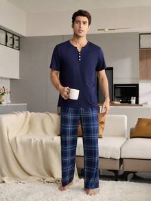 CoupledUp Set Piyama Pria Kasual Kerah V Kancing Lengan Pendek Motif Kotak-kotak - Navy Blue - View 3
