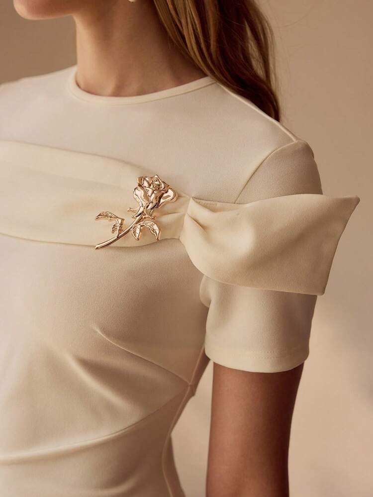 METAL FLORAL RUCHED DETAIL SOLID SHORT SLEEVE TEE