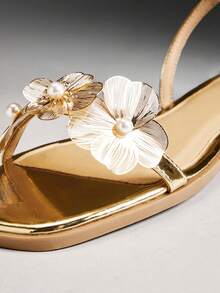 Solezae Sandal đế bằng quai ngang mắt cá chân họa tiết hoa, thời trang và thoải mái dành cho nữ. - Vàng - Xem 7