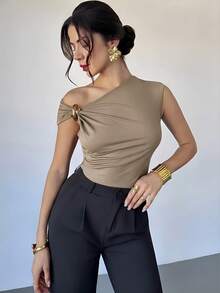 Firerie 女款休閒優雅金屬裝飾不對稱肩T恤，適合外出、派對及其他場合/秋季/萬聖節服裝/聖誕T恤/新年/派對上衣/優雅，夏季上衣 - 卡其色 - 查看 4