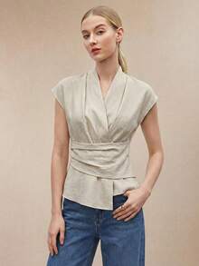 SHEIN BIZwear Áo kiểu nữ tay ngắn xếp ly, cổ chữ V, eo chéo, dáng suông, thích hợp mặc đi làm, công sở, dự tiệc, Ngày của Mẹ, dự tiệc cưới, lễ tốt nghiệp, xem hòa nhạc - Kiểu dáng thanh lịch. - Màu be - Xem 5