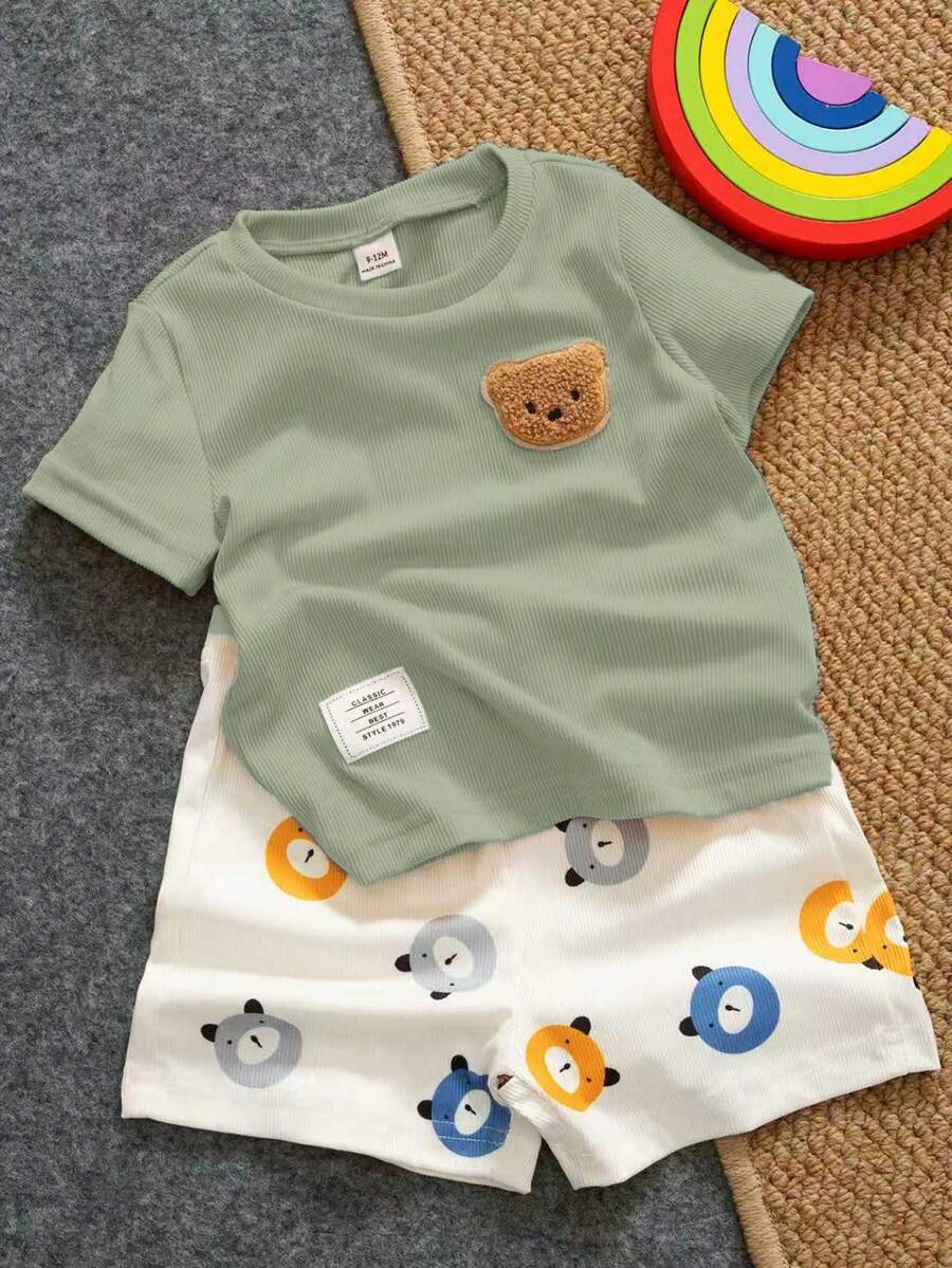 SHEIN Playful Pals 2件組男嬰套裝 卡通熊裝飾領短袖開襟衫 & 印花短褲上衣 & 羅紋布料衣物 夏季 - 綠色 - 查看 1