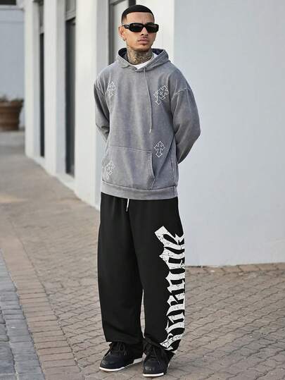 Devon Thys 男士字母印花抽绳直筒长款轻薄黑色运动裤，适合外出、哥特风格、哥特运动装、男士印花运动装、白色印花黑色运动装，适合锐舞派对、返校季、宽松抽绳阔腿运动裤，适合健身、Emo风格、秋季穿着