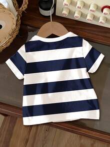 SHEIN Áo thun ngắn tay cổ tròn tay ngắn kẻ sọc cổ điển, kiểu dáng giản dị, tối giản, mềm mại, dễ thương cho bé trai, thích hợp cho mùa xuân và mùa hè. - Nhiều màu - Xem 3