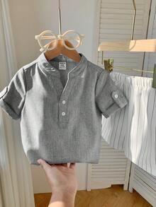 SHEIN LMoss Kids 2件套男婴夏季可爱休闲立领蓝色短袖衬衫和条纹弹力腰短裤套装，适合生日派对、晚宴、演出、婚礼、迎婴派对、一周岁生日庆祝活动。 - 灰色 - 查看 7