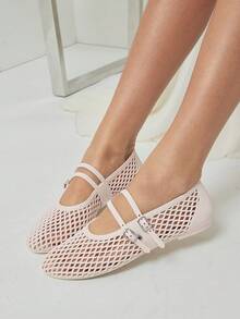 Solezae Bailarinas cómodas de mujer con punta redonda y suela de goma con diseño de red de pesca - Beis - Ver 3