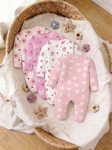 SHEIN 【买四送一】碎花爱心蝴蝶结印花婴儿连体衣，柔软面料，适合春夏穿着，婴儿长袖连体睡衣，甜美可爱简约粉色爱心连体睡衣 - 彩色 - 查看 2