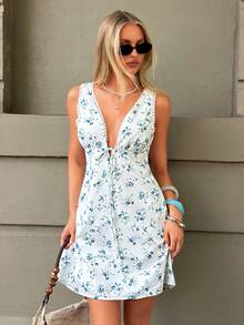 Women's Elegant Mini Ditsy Floral Sleeveless Dress, Summer - White - View 1