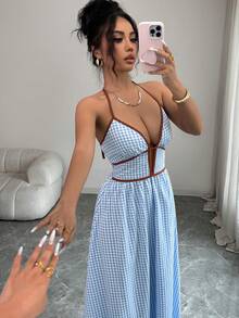 Selianne Vestido de primavera/verano de estilo elegante, romántico y sexy para playa, viaje, fiesta y calle. Diseño de nicho de moda versátil de talla media con escote en V profundo en azul y blanco, con diseño vertical hueco, falda acampanada y tirantes de espagueti a cuadros pequeños. - Azul y blanco - Ver 6