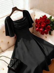 Elenzga Gaun Elegan Baru untuk Wanita dengan Leher Persegi, Lipatan Depan, Bagian Belakang Chiffon, dan Pinggang yang Dikencangkan. - Hitam - View 3