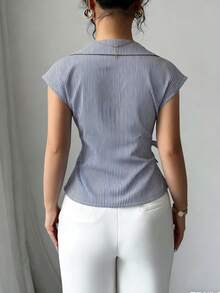 GlowEve 女士休闲度假及通勤条纹印花裹身系带无袖衬衫，夏季 - 藍白色 - 查看 4