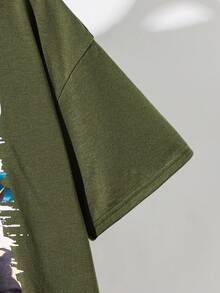 SHEIN T-shirt à col ras-du-cou à manches courtes avec imprimé casquette et motifs de bandes dessinées étranges, adapté aux adolescents. Convient pour le printemps/été, le port quotidien, les sports, les sorties, l'école, les fêtes, les festivals, les séances photo - Militaire verte - Voir 6