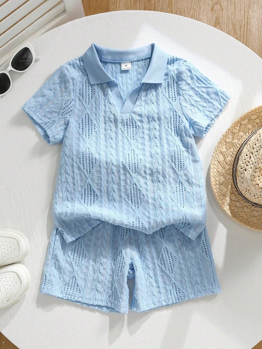 SHEIN 两件装男童舒适休闲度假风纹理面料 Polo 衫（带领拉链）和纹理面料短裤，适合外出、街头摄影、聚会、城市漫步等场合。
