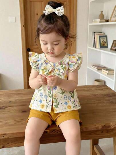 SHEIN Vintaside Kids Bộ áo không tay và quần short cho bé gái, trang phục mùa hè với tay áo bồng bềnh, điểm nhấn nơ, họa tiết thỏ và thực vật, thoải mái và phù hợp cho các chuyến đi chơi, đi biển, cuối tuần.