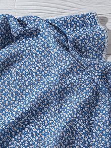 SHEIN Clasi Plus Size Ditsy Floral V-Neck Cap Sleeve Blouse - Blue - View 3