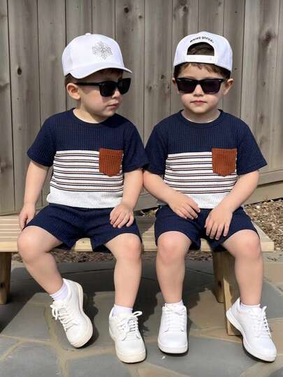 Bộ 2 món phong cách thể thao Mỹ dành cho bé trai, gồm áo thun ngắn tay và quần short denim in chữ New York, dáng rộng, thích hợp cho các hoạt động thường ngày, sinh hoạt trường học, thể thao & tập thể dục, họp mặt gia đình, chụp ảnh, mùa hè.