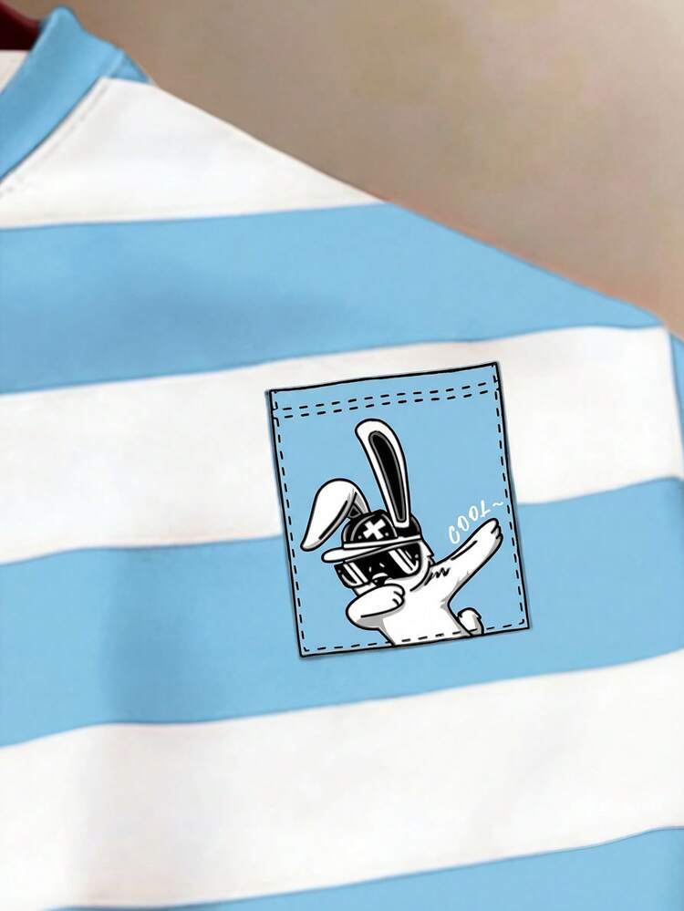 Manfinity Joysei Camiseta Masculina de Manga Curta com Gola Redonda, Estampa de Desenho Animado e Listras - Azul bebê - Visão 2