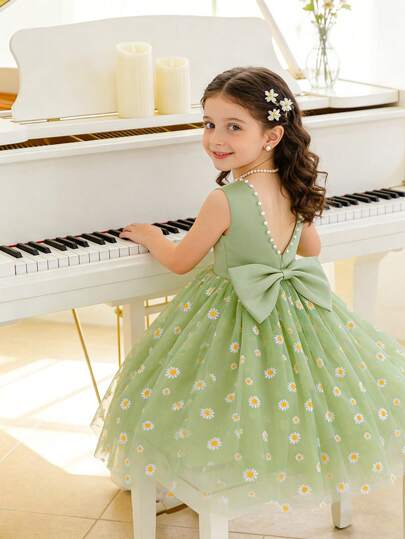 SHEIN Glamorique Kids Young Girl' Light Green Sleeveless Daisy Print Dress With Handmade Beaded Decor And Bow Mesh Overlay, Suitable For Evening Gala, Birthday Party, Stage Performance, Vacation, Wedding Guest Dress, Minimalist Puff Skirt