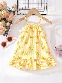 SHEIN Playful Pals 女婴夏季吊带连衣裙，俏皮蝴蝶结条纹印花，飘逸荷叶边下摆，动感可爱，清新活泼。吊带设计，适合夏季户外玩耍、休闲度假、海滩度假、日常穿着，舒适百搭，是女童夏季服装的甜美之选。 - 黃色 - 查看 2