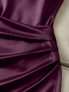 Franclia Nouvelle robe moulante asymétrique à col montant sans manches, taille froncée et effet brillant pour femmes - Prune - Voir 3